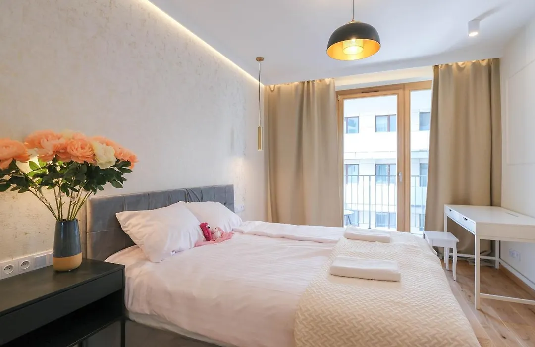 Luxury Apartment Free Parking - By Hosty-1
