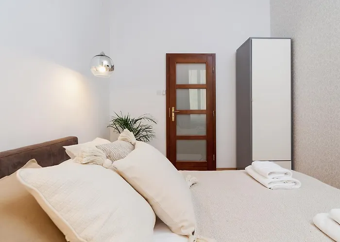 Main Square Apartment - Private Parking - Św Krzyża 16